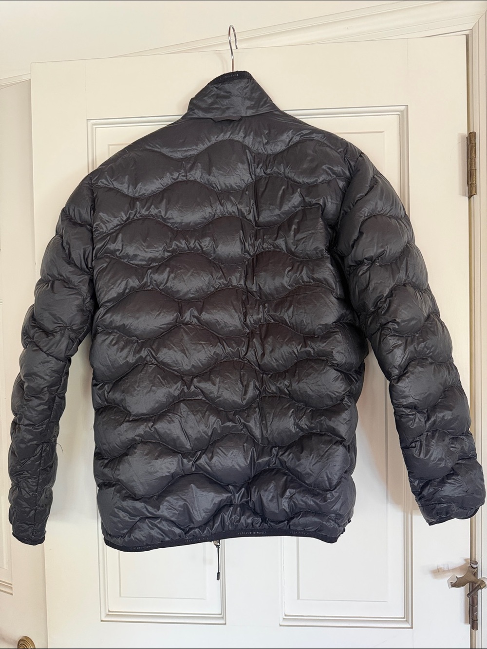 Peak Performance Helium Lightweight Jacket- Black - Picture 5 of 15